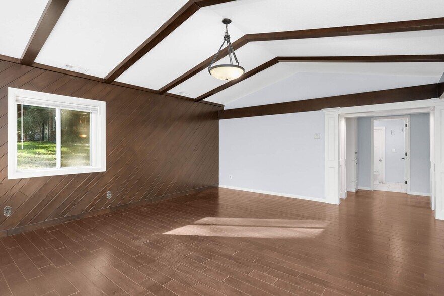 Building Photo - 14710 13th Ave N