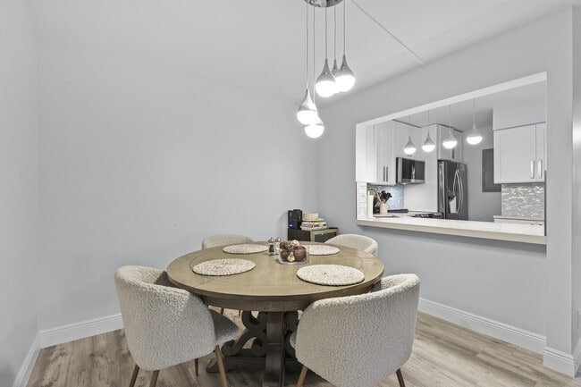 Building Photo - 629 Sea Pine Way