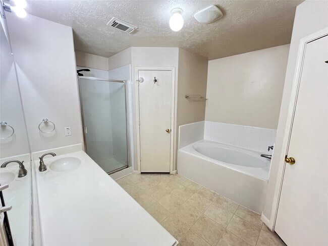 Building Photo - 29022 Fox Fountain Ln