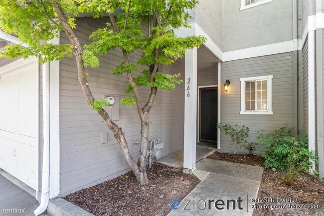 Building Photo - 2 br, 2.5 bath Townhome - 266 Birch Creek ...