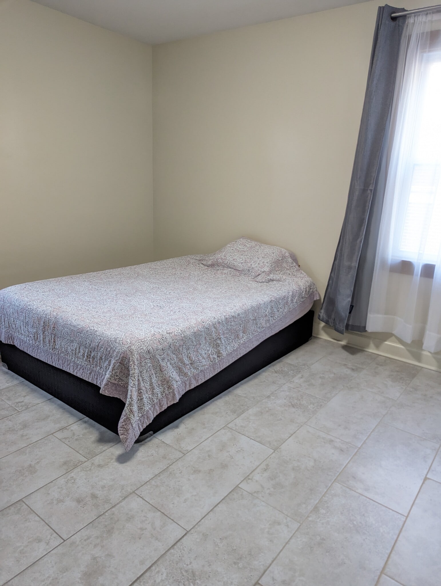 Building Photo - 3322 W Catalpa Ave