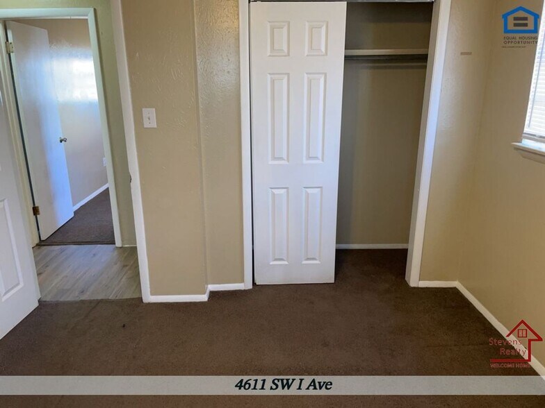 Building Photo - 4611 SW I Ave