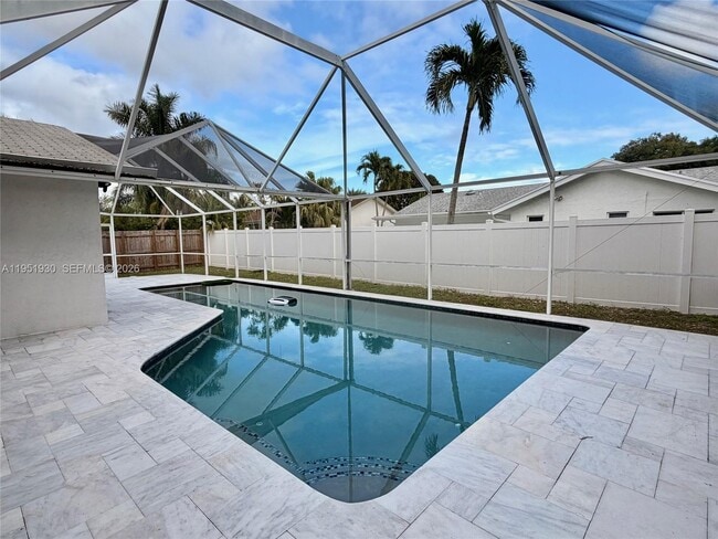 Building Photo - 1462 SW 25th Ave