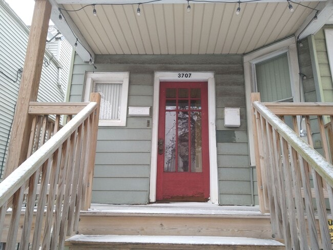 Building Photo - Nice Newly Remodeled 2Br, 1Bth, 2nd Floor -parking included