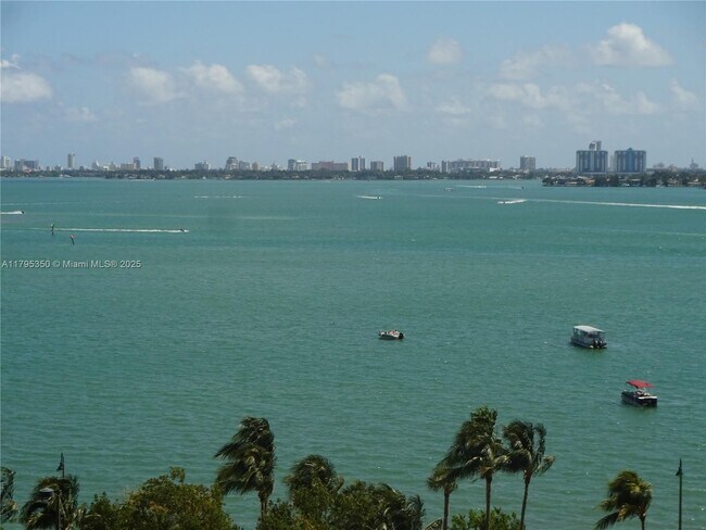 Building Photo - 1800 N Bayshore Dr
