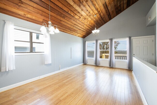 Building Photo - 219 Patane