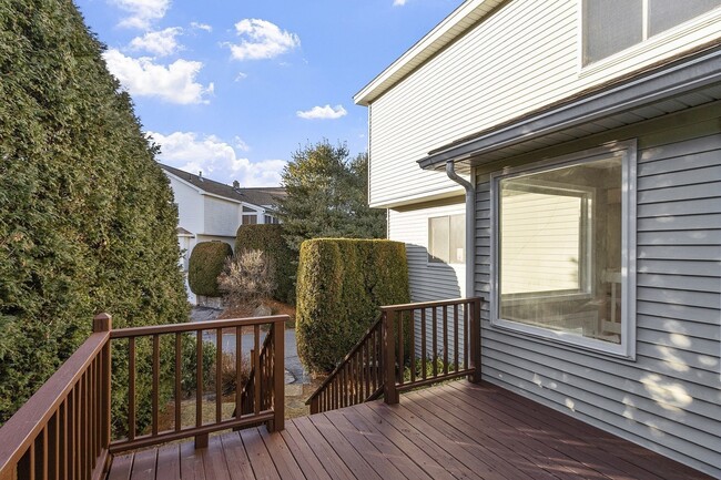 Building Photo - 307 Captain Eames Cir