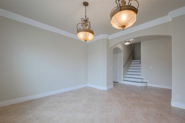 Building Photo - 5703 Saragosa Dr