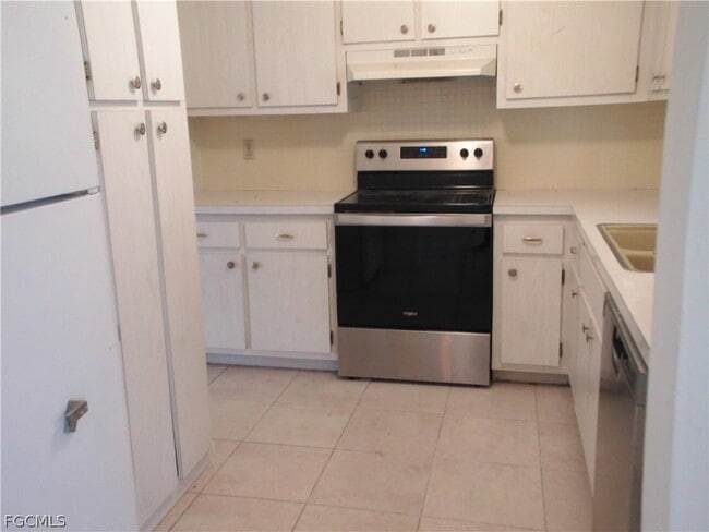 Building Photo - 242 S Lake Dr