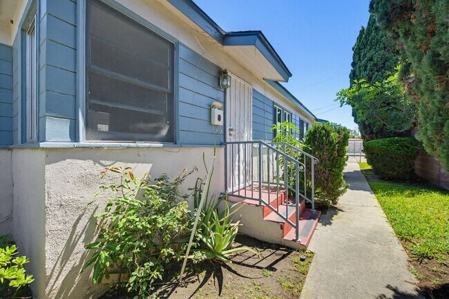 Building Photo - 4264 W Broadway