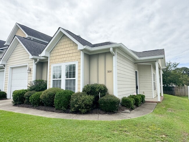 Primary Photo - Gorgeous 2 Bed, 2 Bath End Unit Townhome