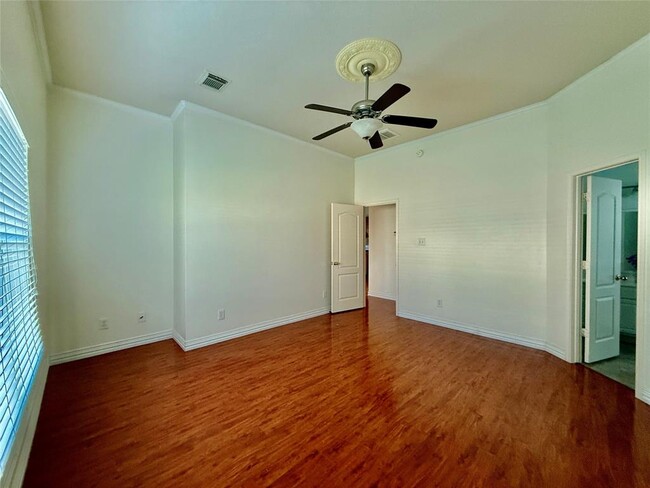 Building Photo - 2114 Indianapolis Dr