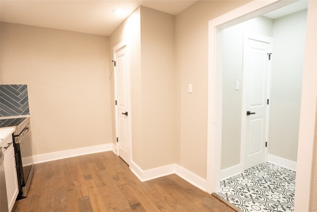 Building Photo - 10202 Cathedral Dr