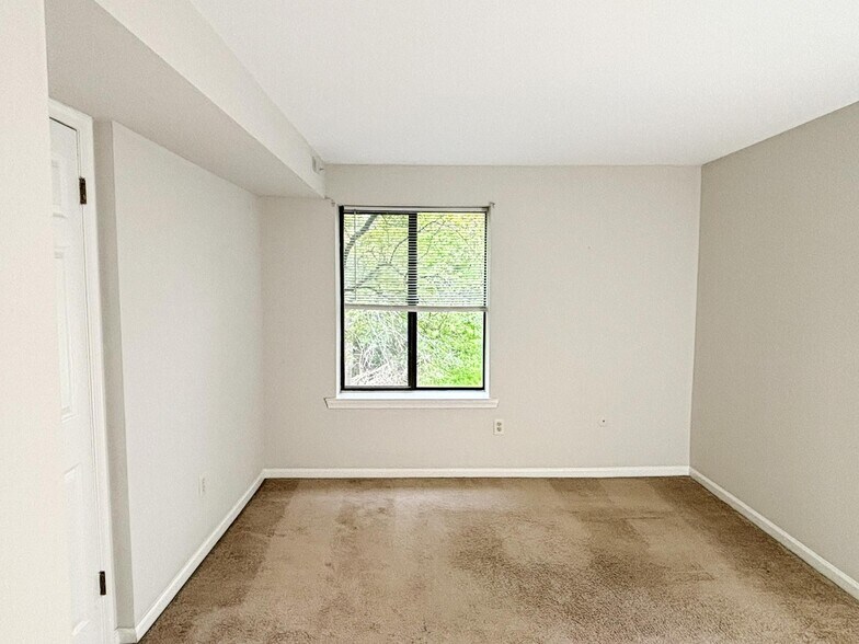 Building Photo - 805 Mountainview Dr