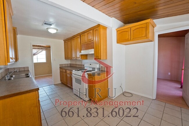 Building Photo - NE-Bakersfield 3 bedrooms 1 baths