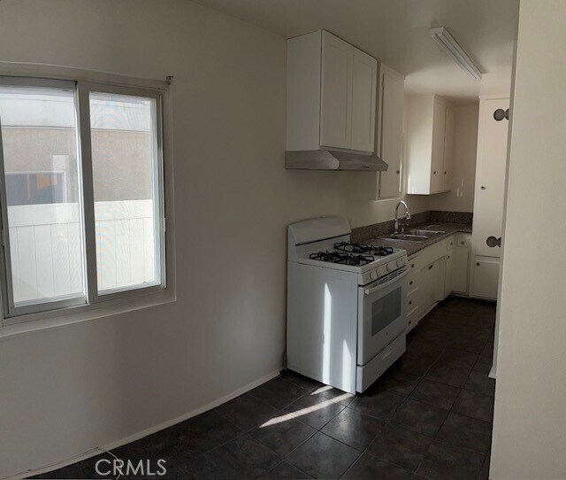 Building Photo - 640 W Imperial Ave