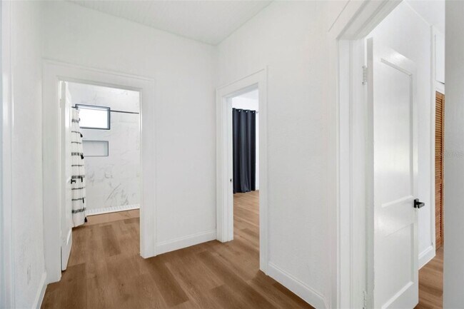 Building Photo - 1024 E Crenshaw St