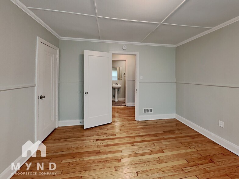Building Photo - 1121 47th St Ensley