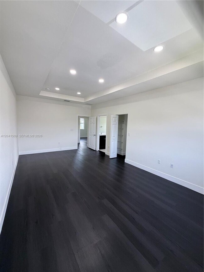 Building Photo - 268 SE 31st Ave