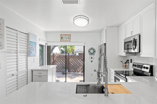 Building Photo - 9439 SW 123rd Ave Ct