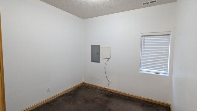 Building Photo - 1600 4th Ave