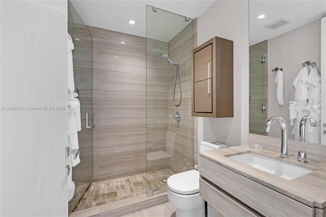 Building Photo - 18975 Collins Ave