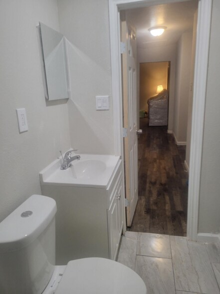 Building Photo - 3035 Modree Ave