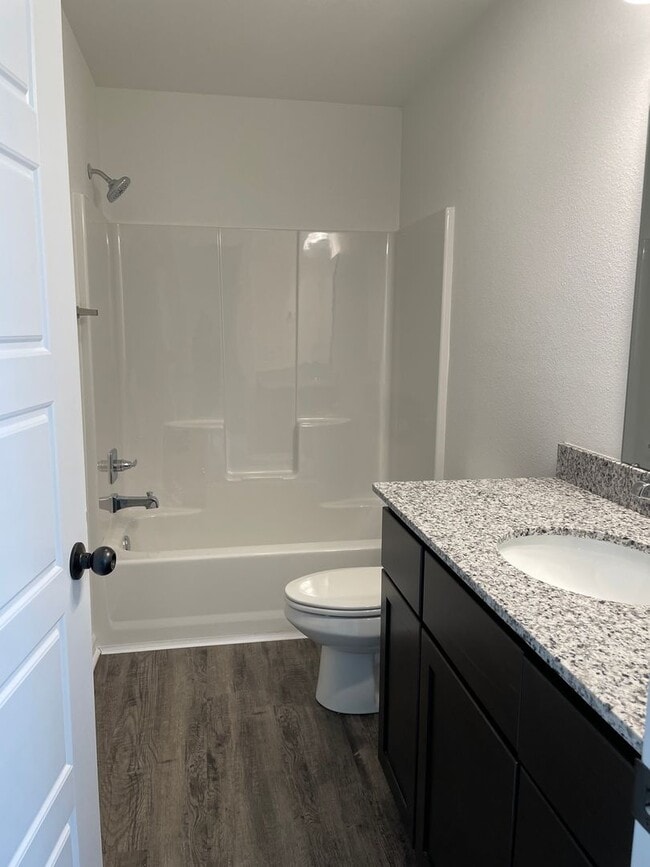 Building Photo - Welcome to this beautiful: 3 Bedroom/ 2 Ba...