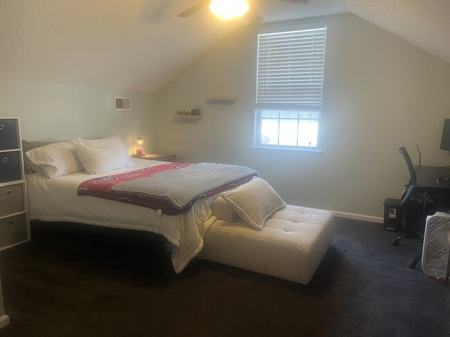 Building Photo - 343 Briarbend Rd