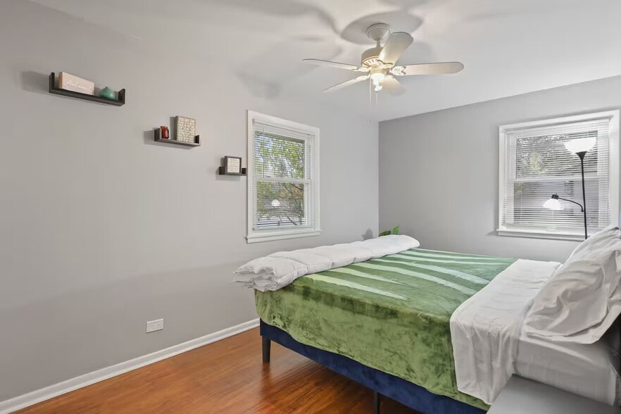 Bedroom 2 with queen size bed and closet space. - 1002 Juniper Ln