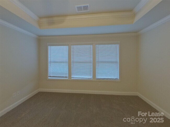 Building Photo - 137 Queenshall Rd