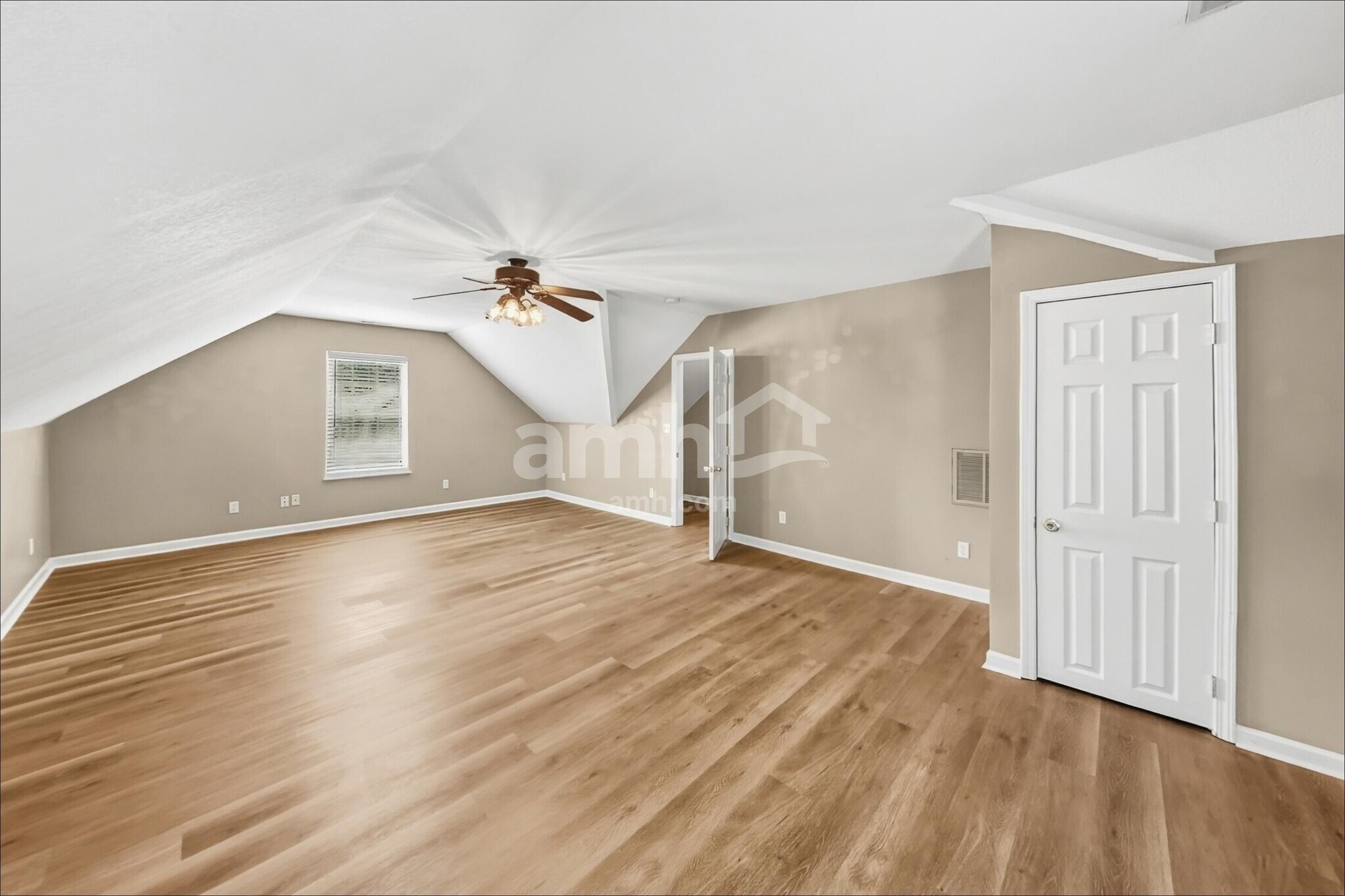 Building Photo - 1001 High Ridge Dr N