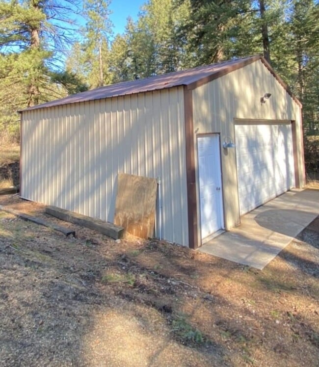 Building Photo - Spacious Four bedroom home in Post Falls