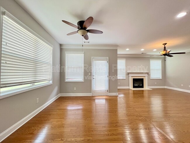 Building Photo - 3080 Whitfield Ave