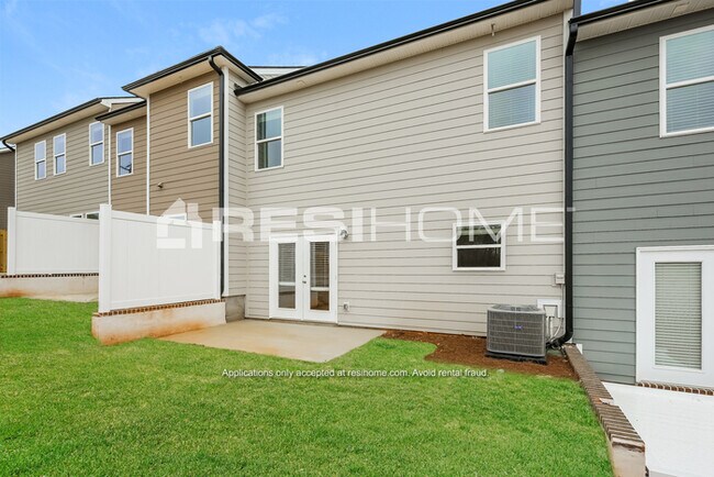 Building Photo - 203 Aurora Ln