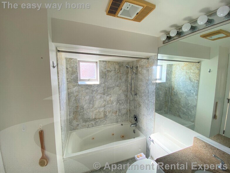 Building Photo - 931 Massachusetts Ave