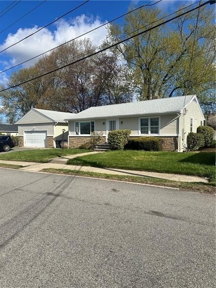 Building Photo - 151 Chestnut Hill Ave