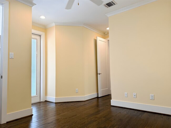 Building Photo - 2115 Detering St