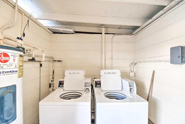 Building Photo - 2850 Gulf of Mexico Dr