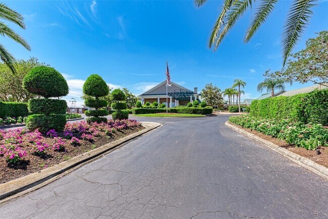 Building Photo - 6330 Green Oaks Cir