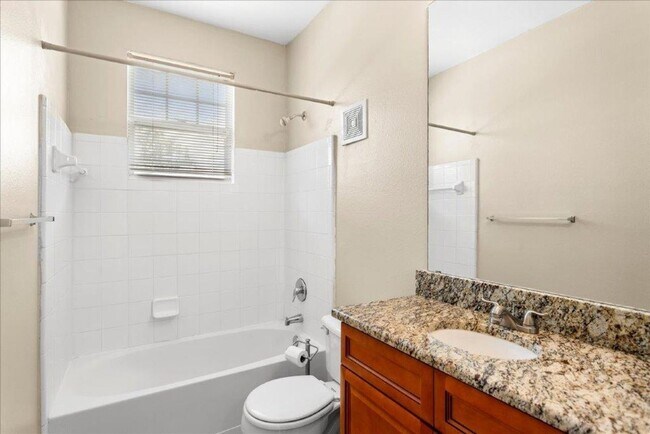 Building Photo - Charming End-Unit Condo in Gated Bordeaux Community!
