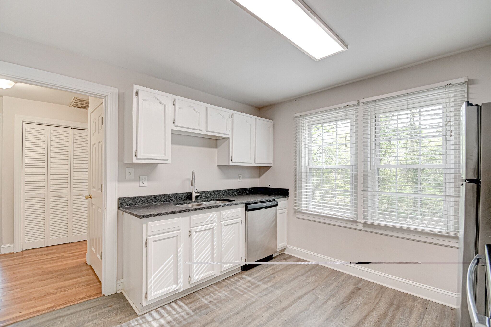 Building Photo - 1612 W 1st St