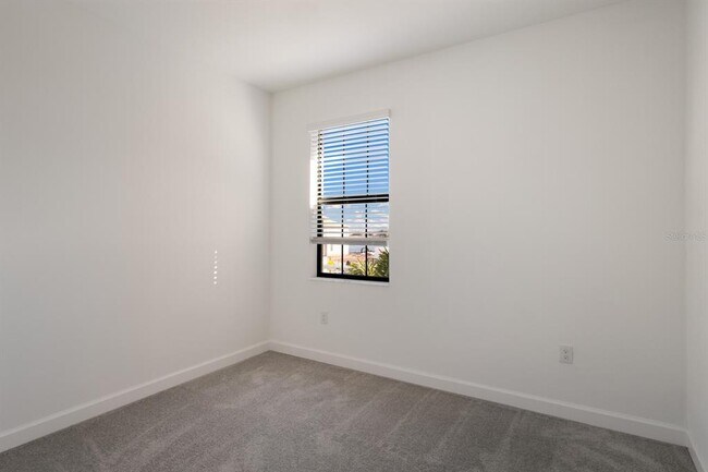 Building Photo - 15043 Sunny Day Dr