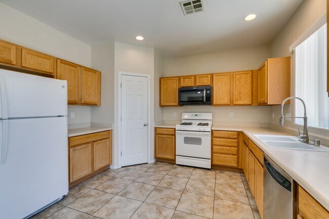 Building Photo - Large home near Aliante*Close to area schools and shopping centers*