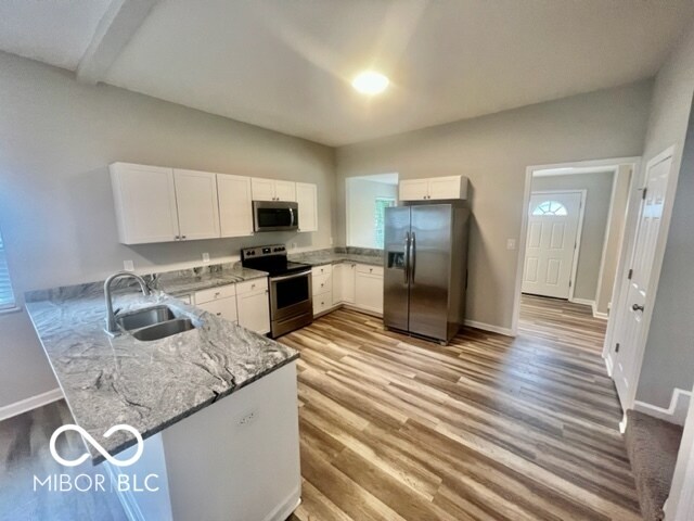 Building Photo - 838 N Temple Ave