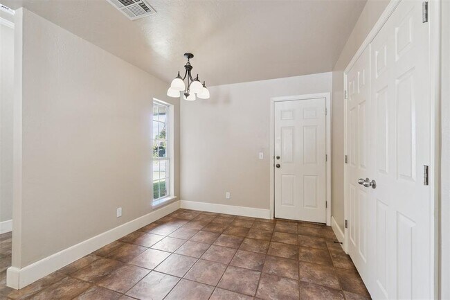 Building Photo - 16413 Village Green Dr