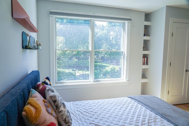 Building Photo - 135 Second St