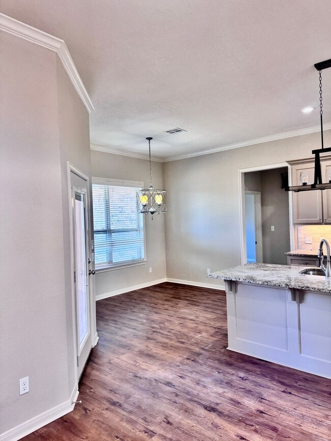 Building Photo - 4/2 Creekside Home