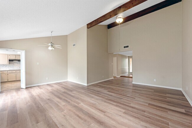 Building Photo - 15806 Spring Forest Dr