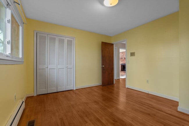 Building Photo - Charming 3-bedroom, 2-bath traditional home situated less than two miles from Clemson University!